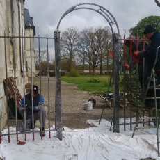 Aile de Gresves - Décapage et mise en peinture des grilles donnant accés au (…)